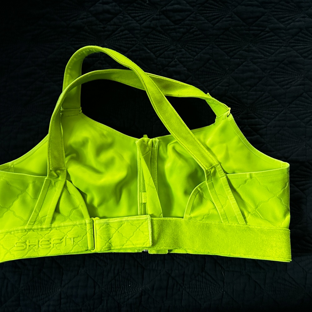 SHEFIT Flex Sports Bra - Medium Impact